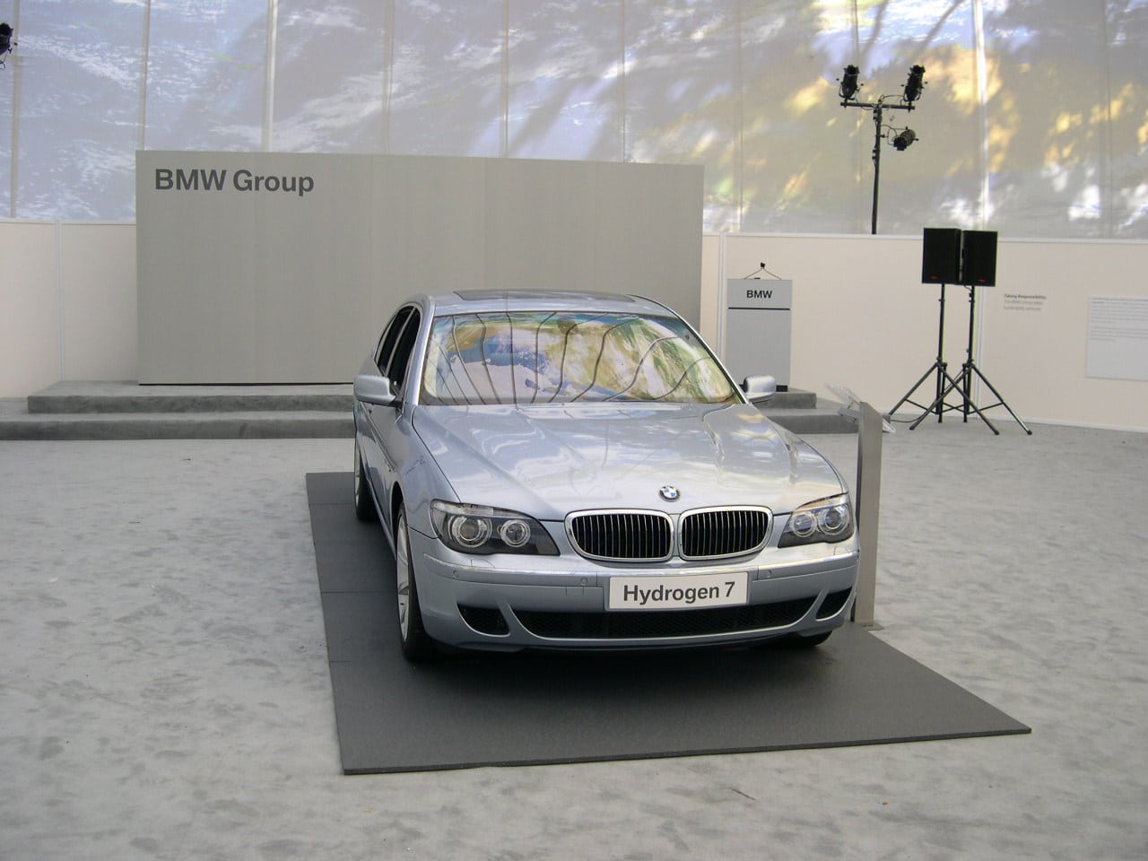 BMW_CleanEnergy_GrayPanels